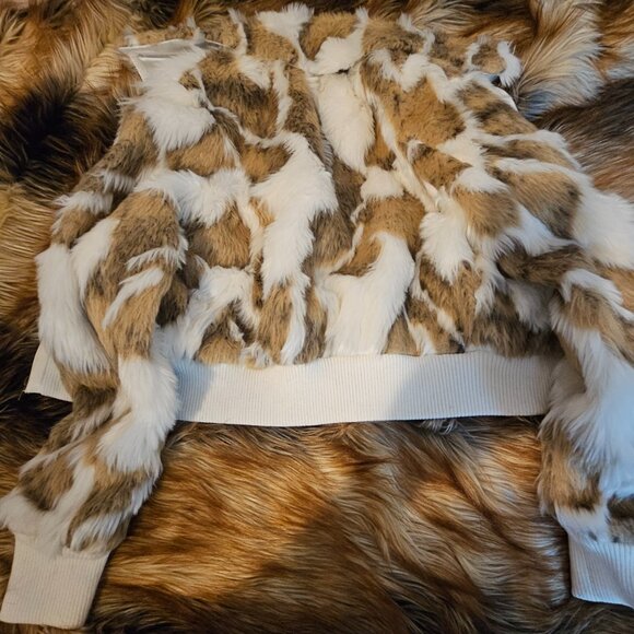 NWT Medium I Love H81 Faux Rabbit Patchwork Zipper Rib Knit Lottie Yellowjackets - Picture 6 of 13